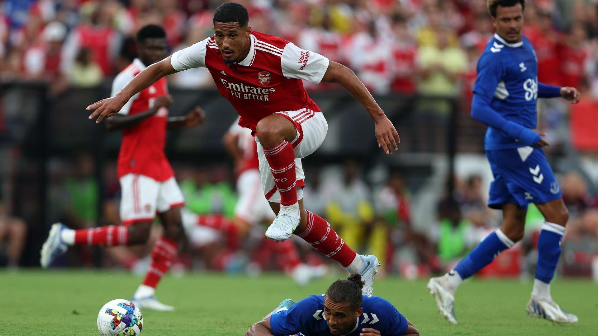 亚洲杯半决赛：卡塔尔3：2逆转伊朗，东道主强势晋级决赛